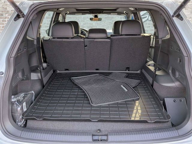 Certified 2024 Volkswagen Tiguan SE R-Line FWD image 13