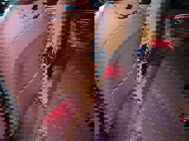 Used 2023 Bentley Bentayga Plug-In Hybrid image 17