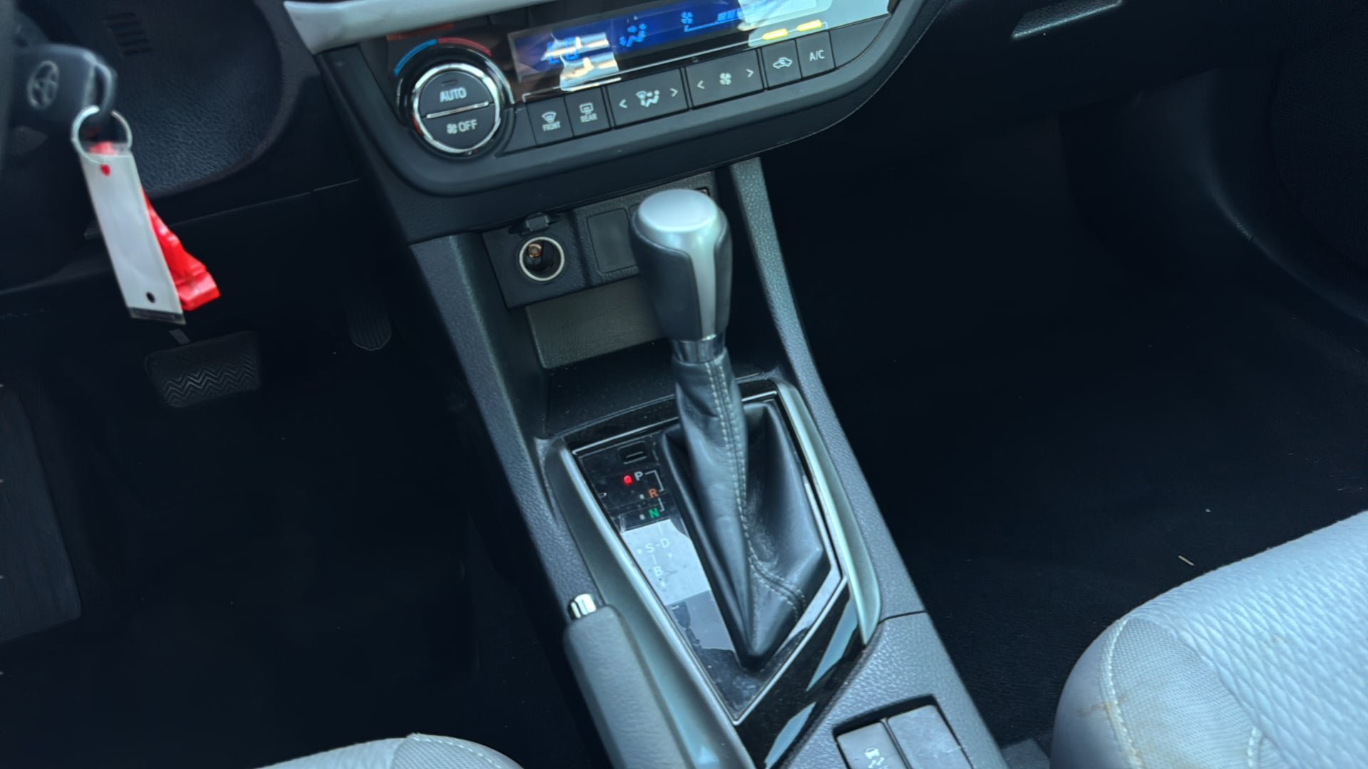Used 2016 Toyota Corolla LE FWD image 22
