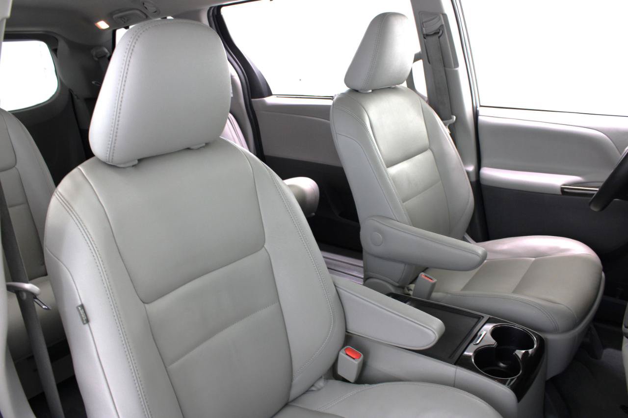 Used 2020 Toyota Sienna XLE Premium FWD image 40