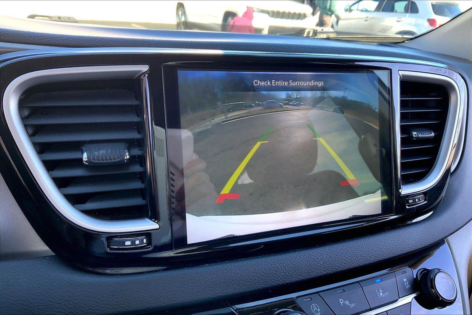 Used 2023 Chrysler Pacifica Touring-L image 19