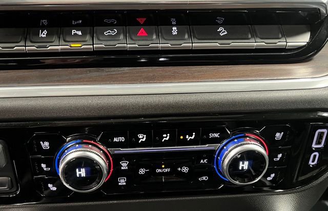 Used 2025 GMC Sierra 3500 SLT w/ SLT Premium Package image 33