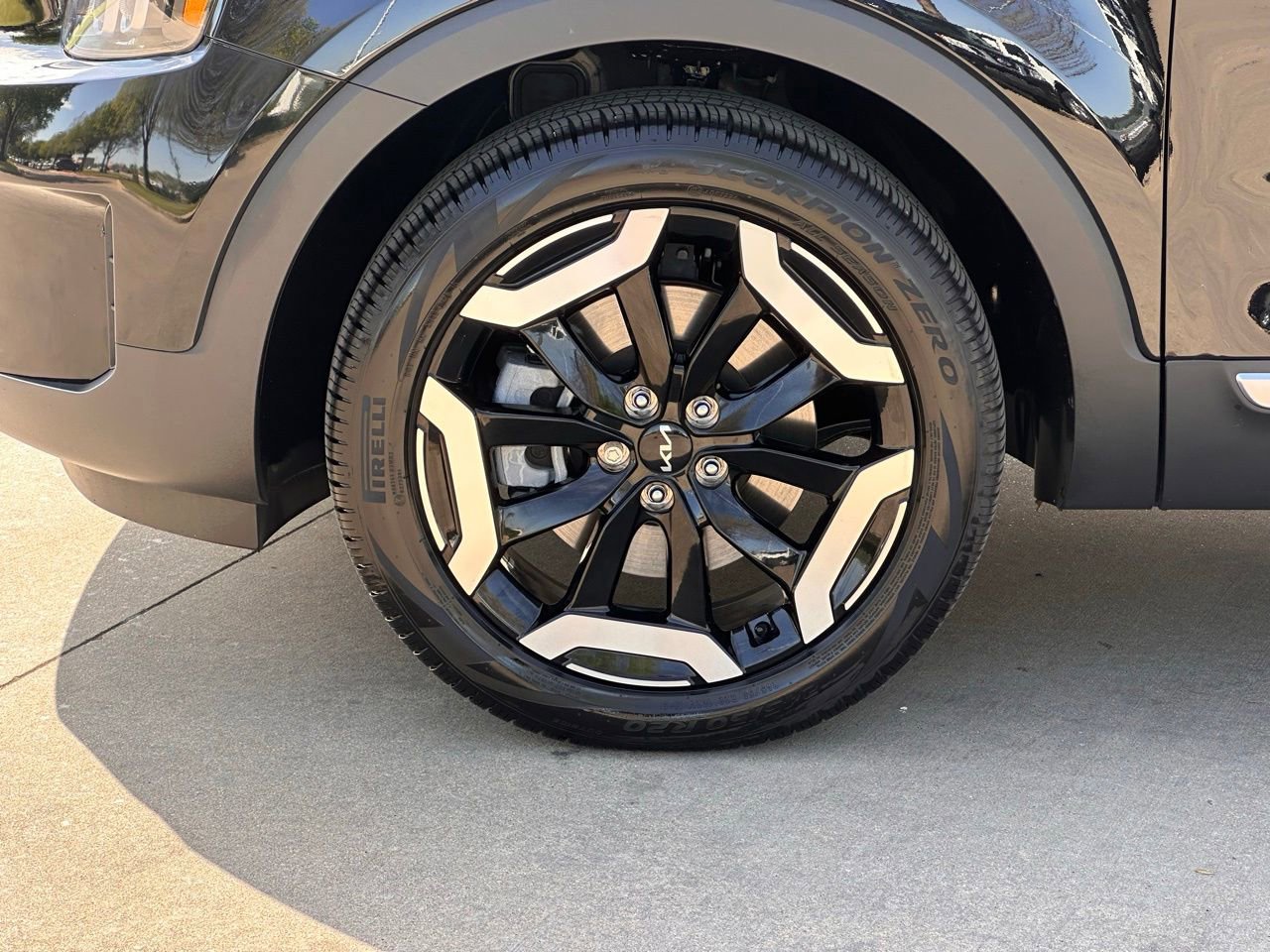 Used 2025 Kia Telluride EX w/ EX Captain's Chair Package image 7