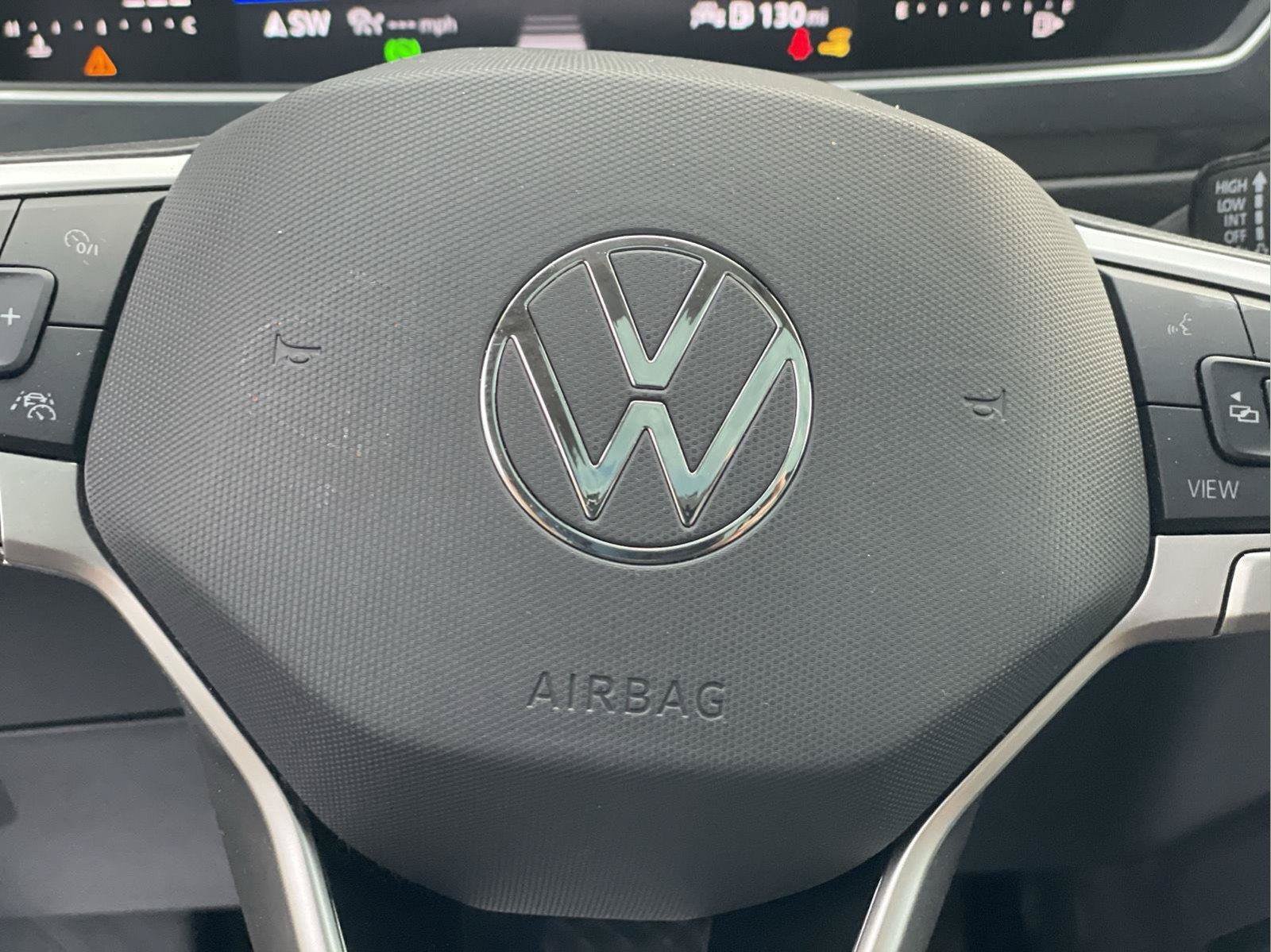 Used 2024 Volkswagen Tiguan SE AWD/4WD image 31