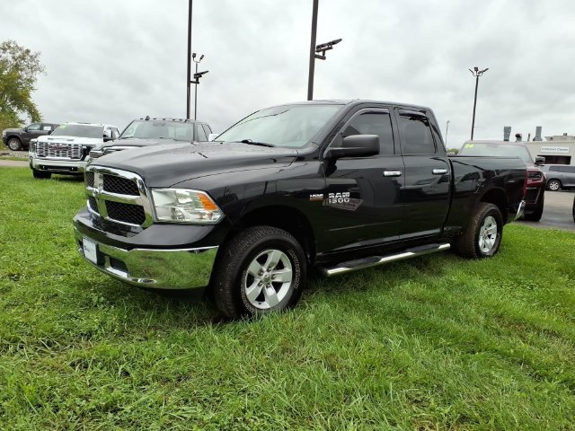 Used 2017 RAM 1500 Classic SLT AWD/4WD image 3