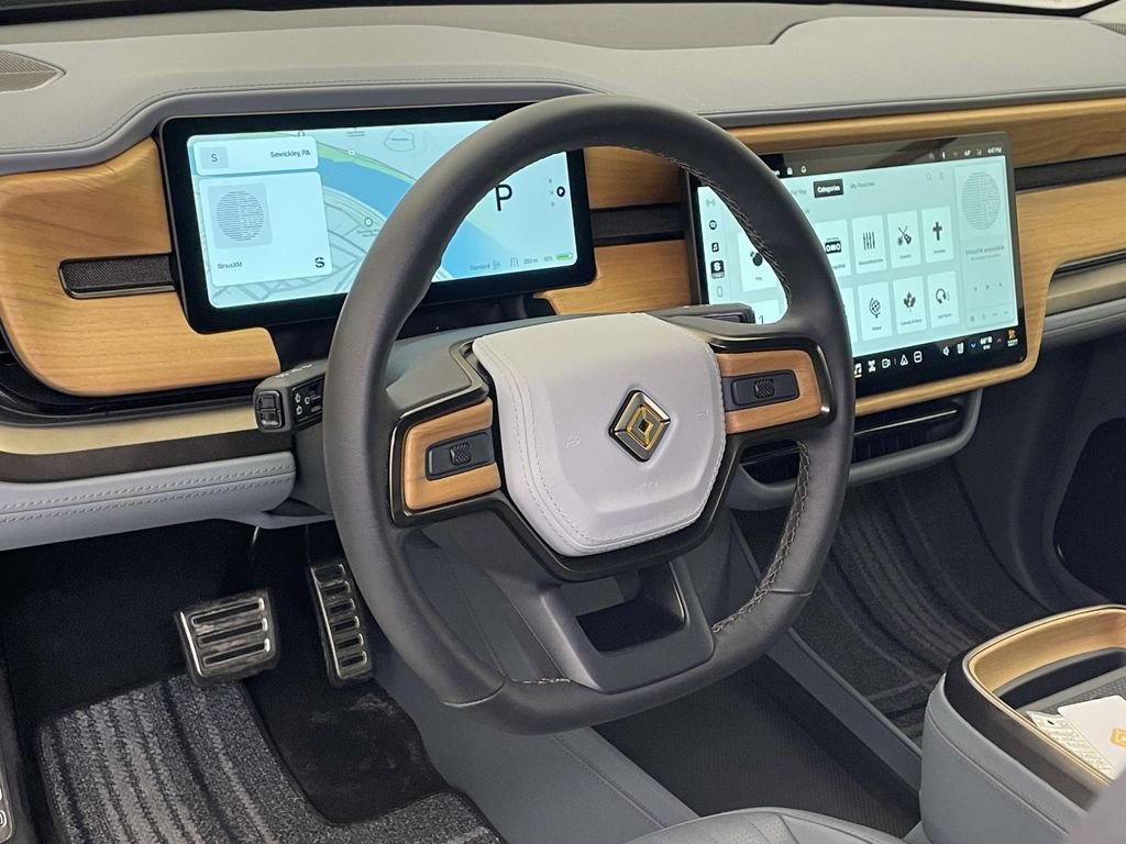 Used 2025 Rivian R1S Premium AWD/4WD image 4