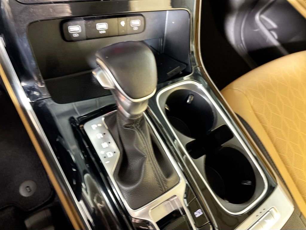 Used 2024 Kia Carnival EX image 19