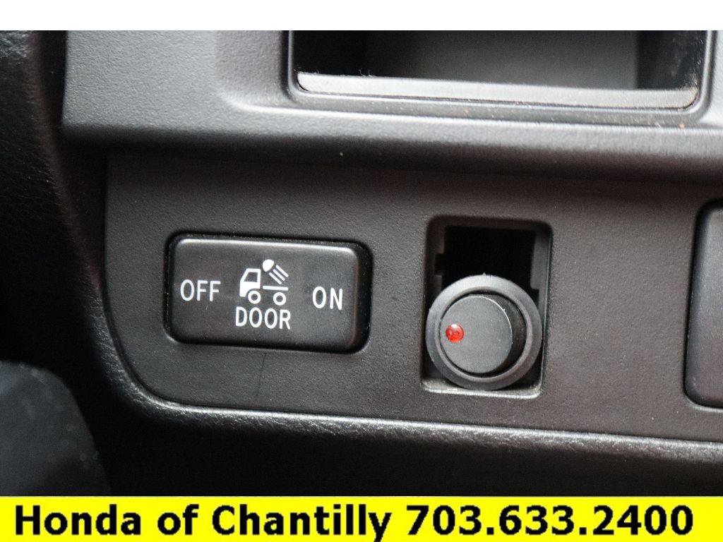 Used 2017 Toyota Tacoma SR image 16