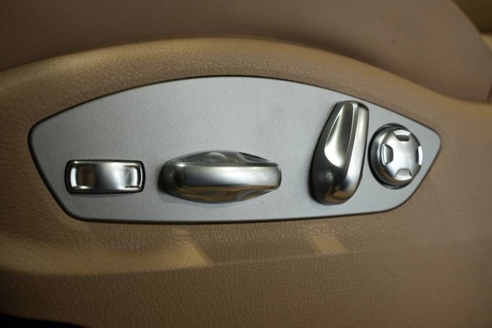 Certified 2026 Porsche Macan AWD/4WD image 32