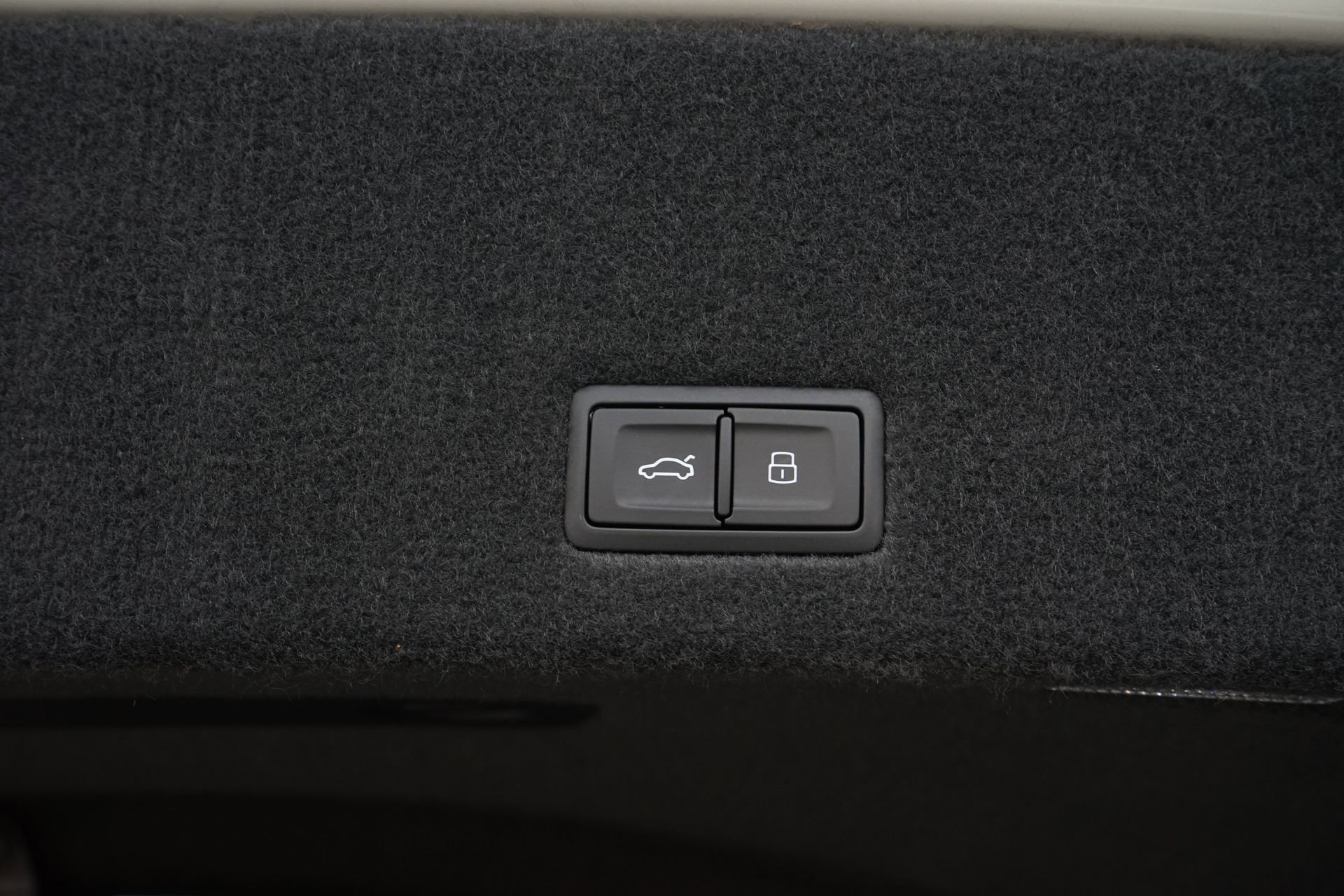 Used 2026 Lamborghini Urus SE image 35