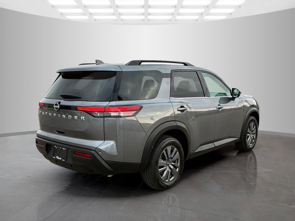 Used 2025 Nissan Pathfinder SV image 5