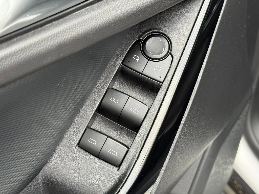 Used 2025 Chevrolet Equinox LT image 20