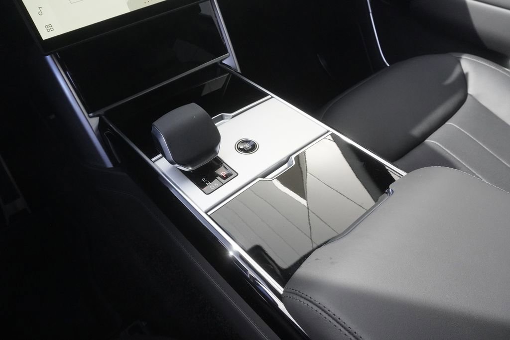 New 2026 Land Rover Range Rover Long Wheelbase SE image 14