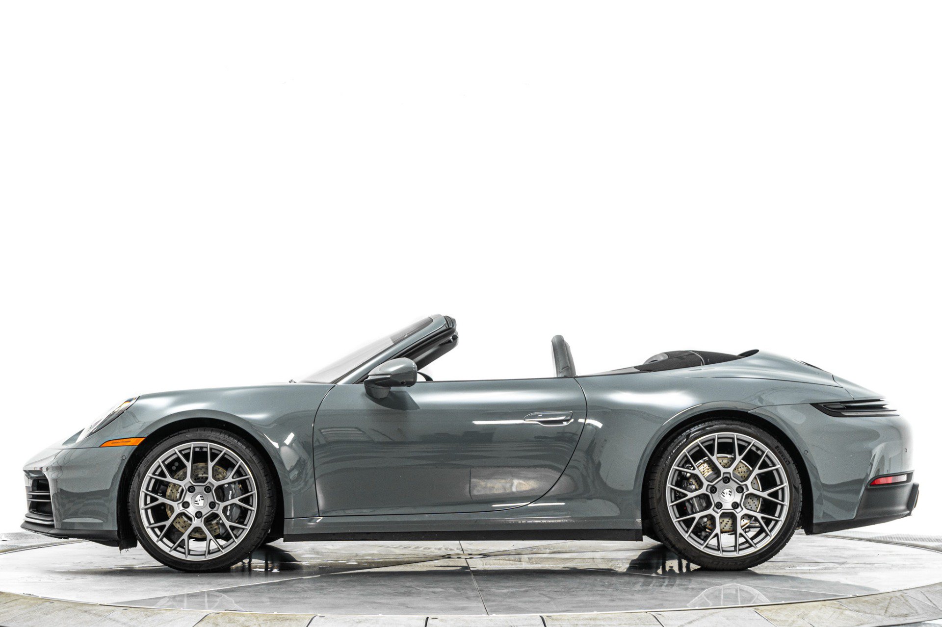 Used 2025 Porsche 911 Carrera RWD image 6