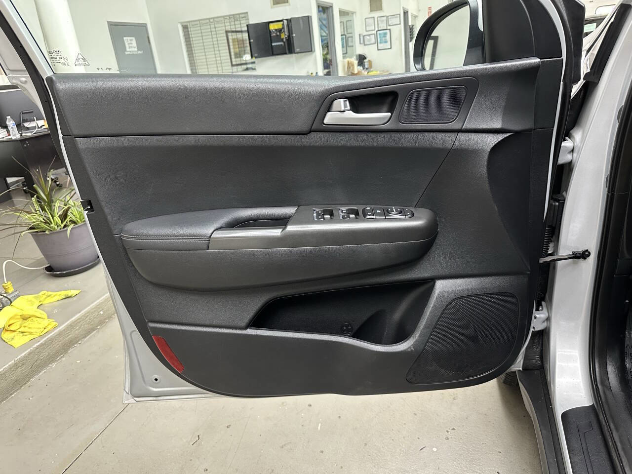 Used 2020 Kia Sportage LX image 10