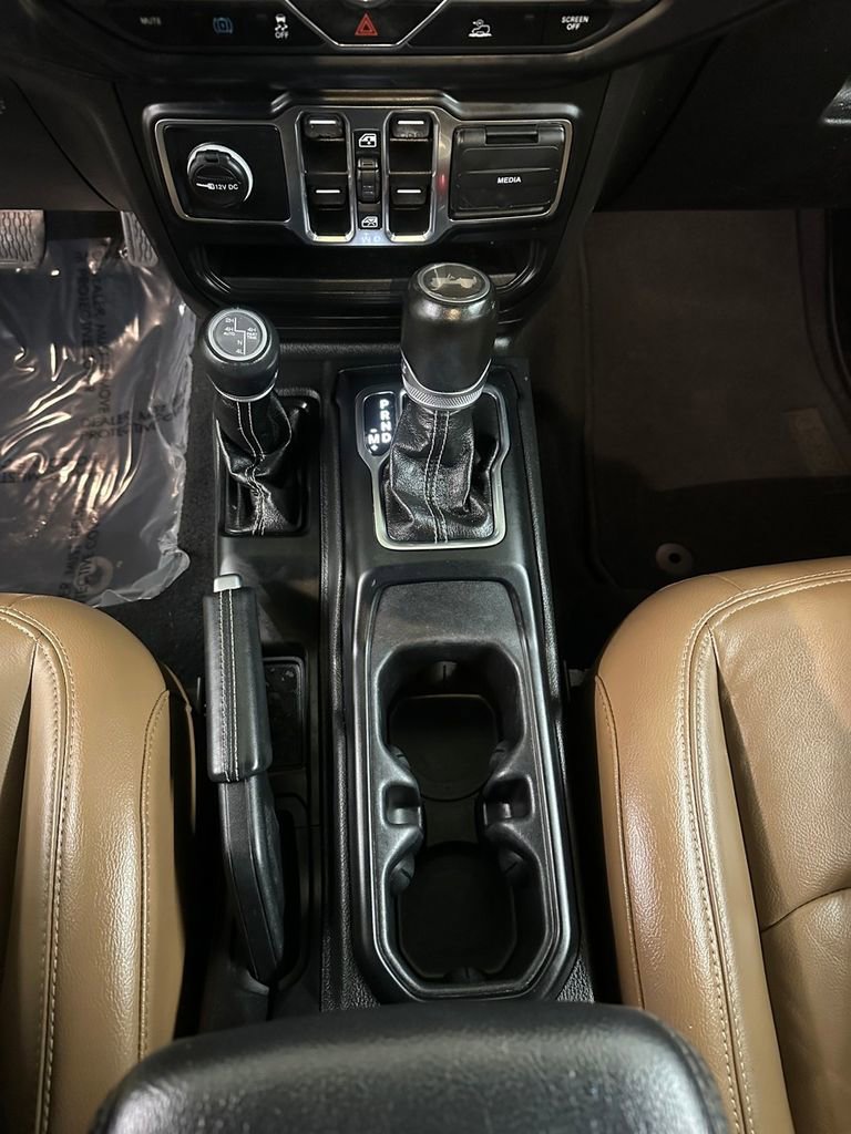 Used 2023 Jeep Wrangler Unlimited Sahara w/ Cold Weather Group image 17