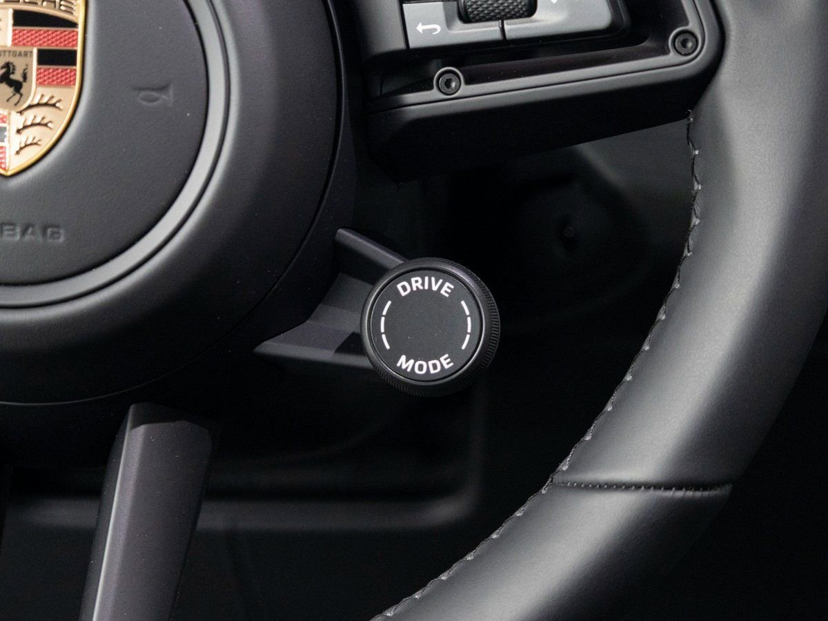 New 2025 Porsche Macan 4S Electric image 18