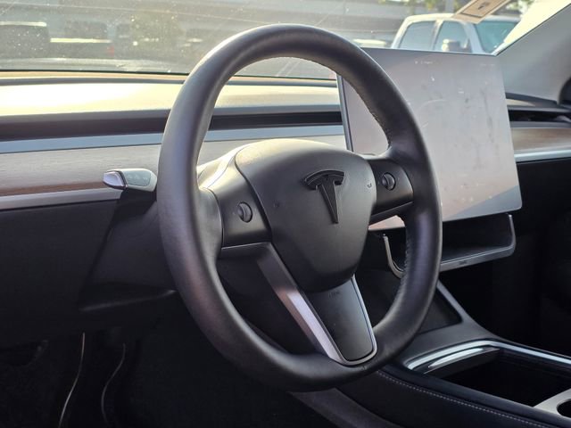 Used 2022 Tesla Model Y Long Range image 16