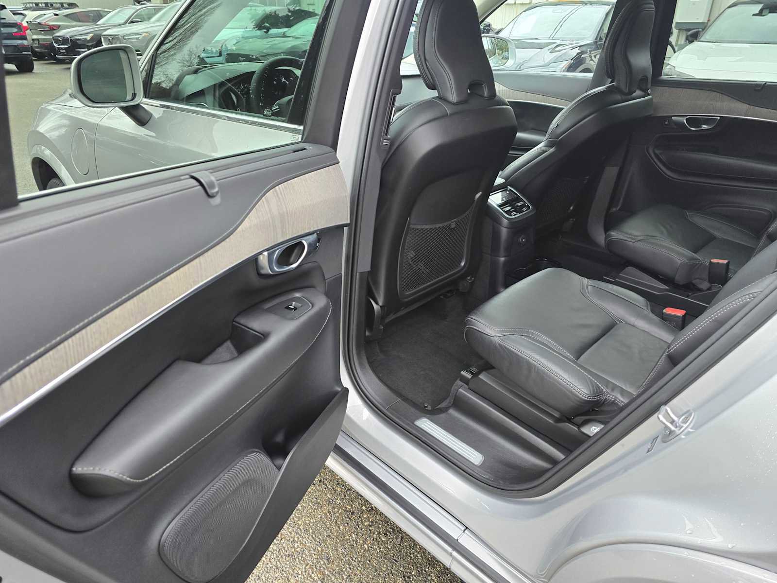 Certified 2023 Volvo XC90 T8 Ultimate w/ Protection Package Premier image 17