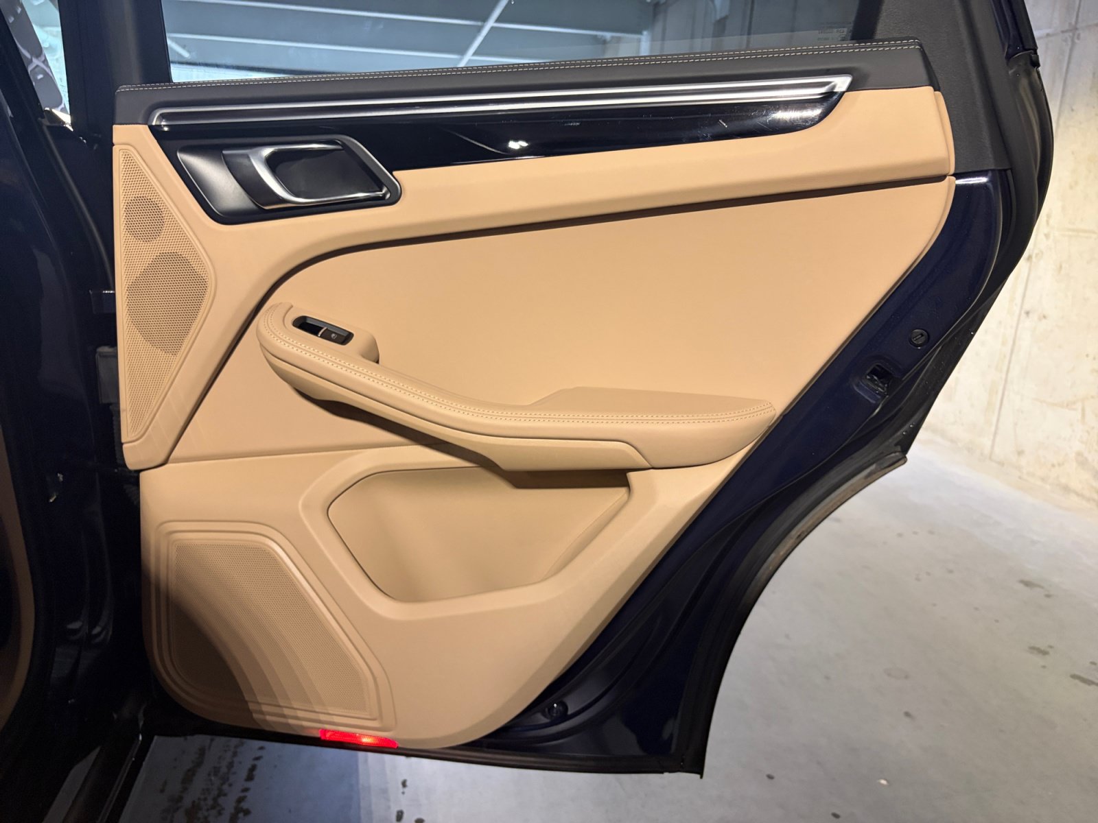 Certified 2023 Porsche Macan Turbo AWD/4WD image 25