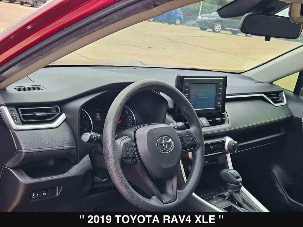 Used 2019 Toyota RAV4 XLE FWD image 13