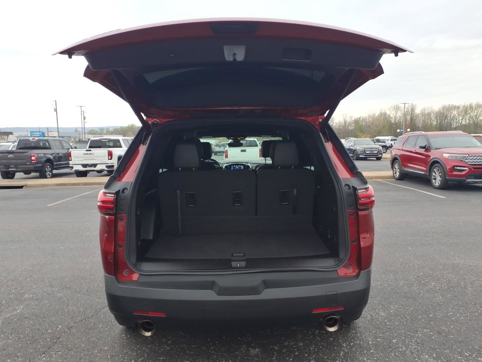 Used 2023 Chevrolet Traverse LT FWD image 6