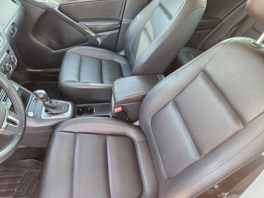Used 2016 Volkswagen Tiguan S image 8