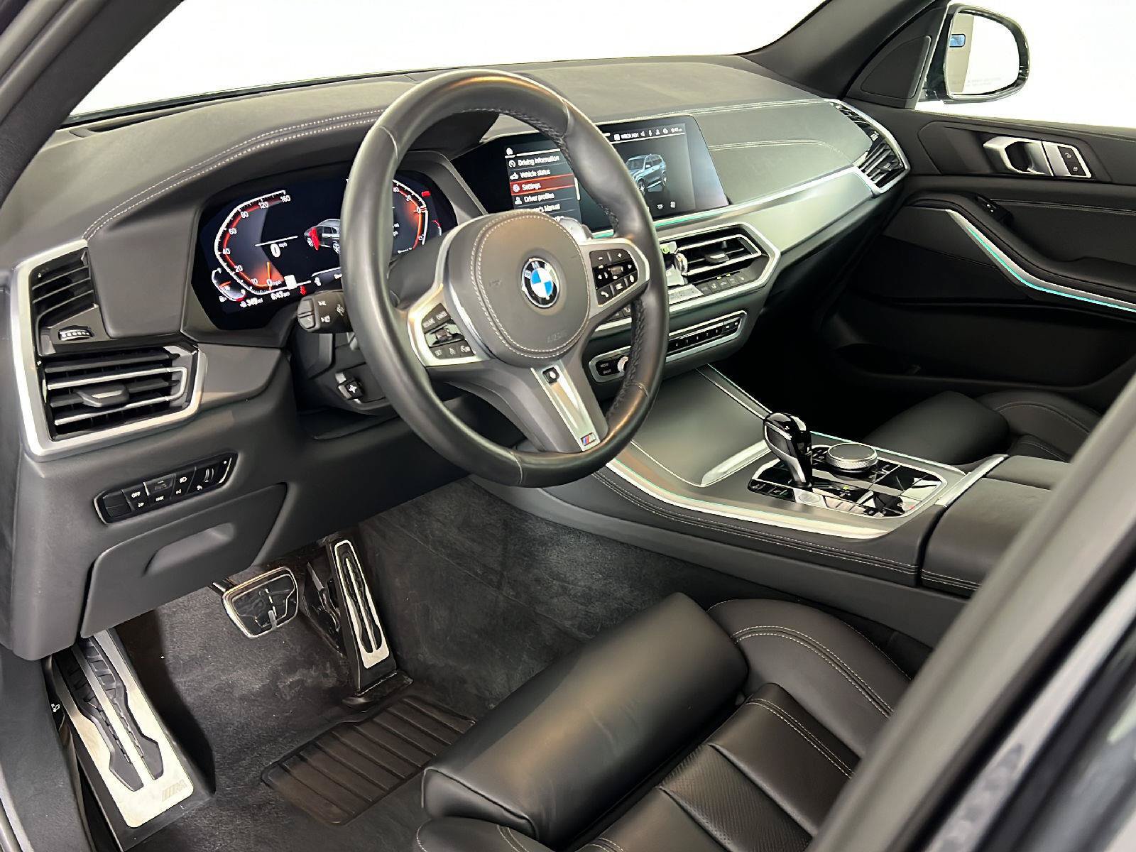 Used 2022 BMW X5 xDrive40i w/ M Sport Package AWD/4WD image 2