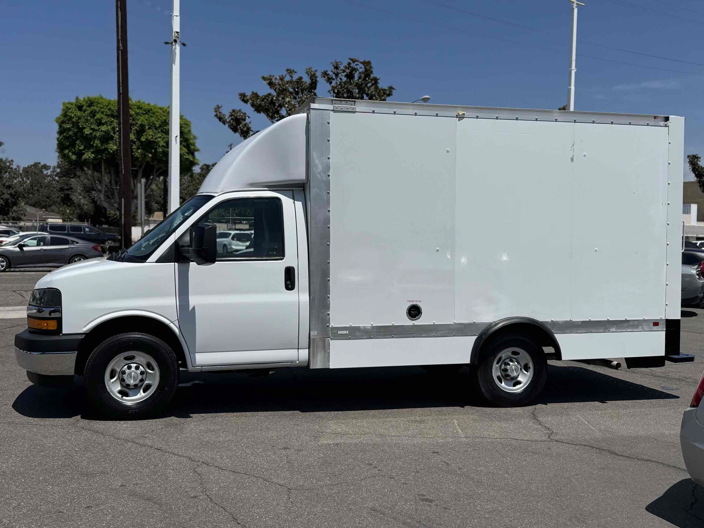 Used 2023 Chevrolet Express 3500 w/ Power Convenience Package RWD image 2