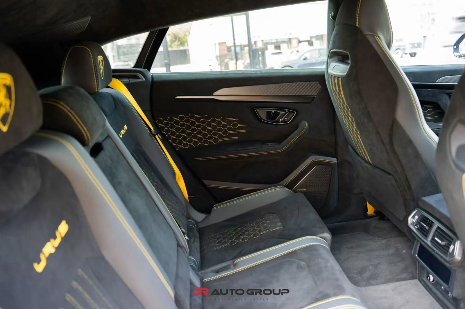 Used 2023 Lamborghini Urus Performante AWD/4WD image 34