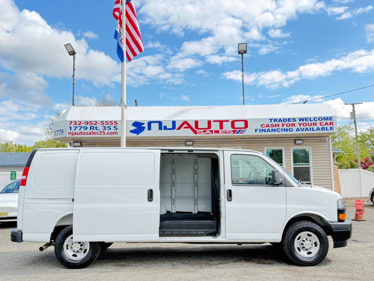 Used 2025 Chevrolet Express 2500 Extended w/ Driver Convenience Package RWD image 30