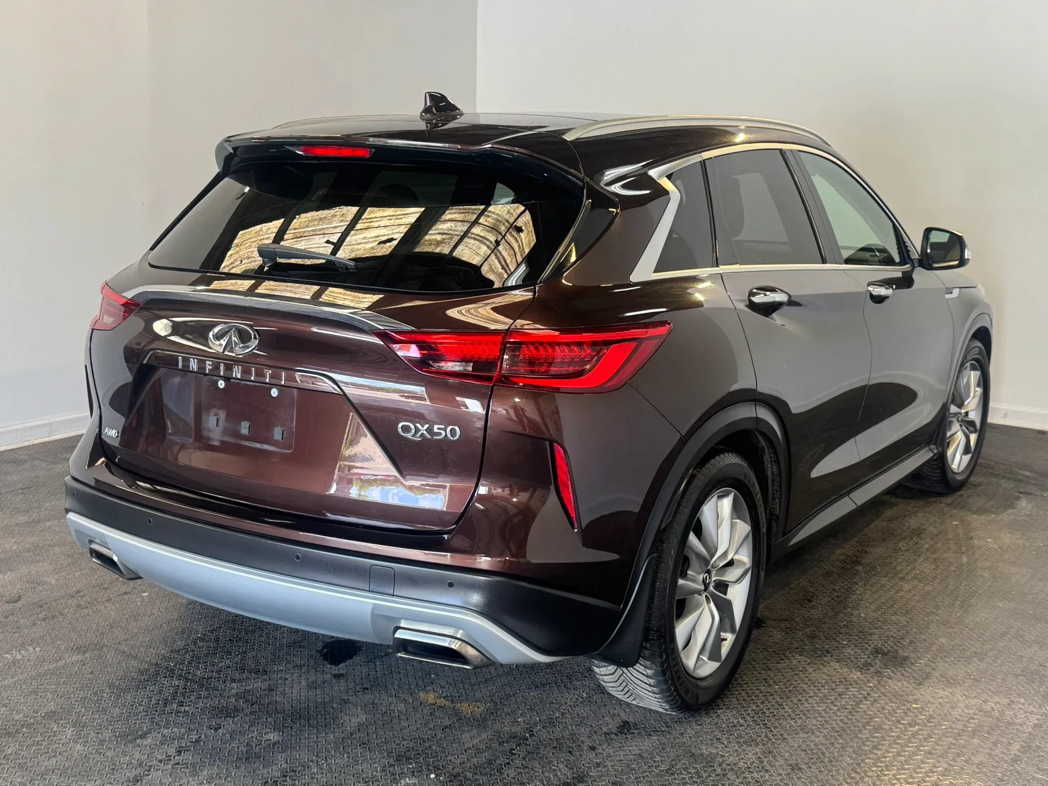Used 2020 INFINITI QX50 Luxe w/ Navigation Package AWD/4WD image 4