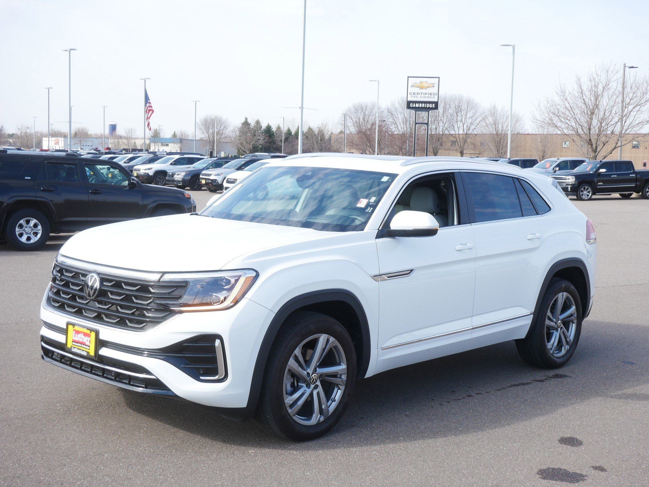 Used 2024 Volkswagen Atlas Cross Sport SEL R-Line image 3