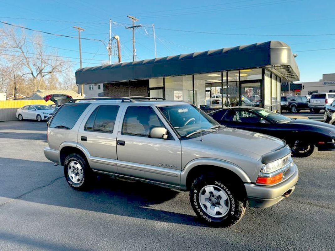Used 2002 Chevrolet Blazer LS w/ Preferred Equipment Group image 2