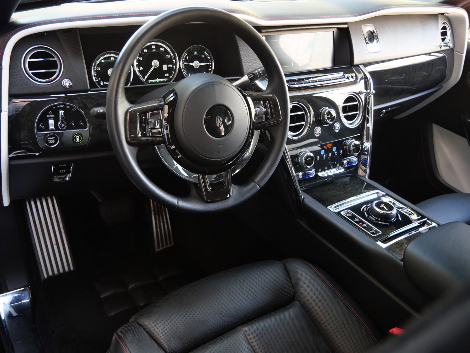 Certified 2022 Rolls-Royce Cullinan w/ Cullinan Package AWD/4WD image 17