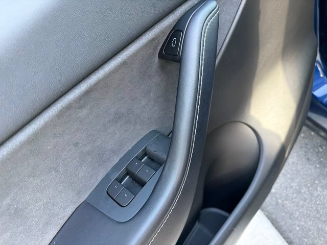 Used 2021 Tesla Model Y Long Range AWD/4WD image 23