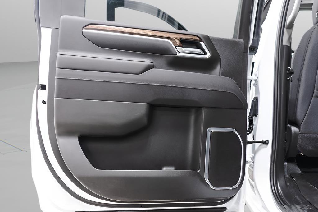 Used 2025 Chevrolet Silverado 2500 LT w/ Convenience Package image 27