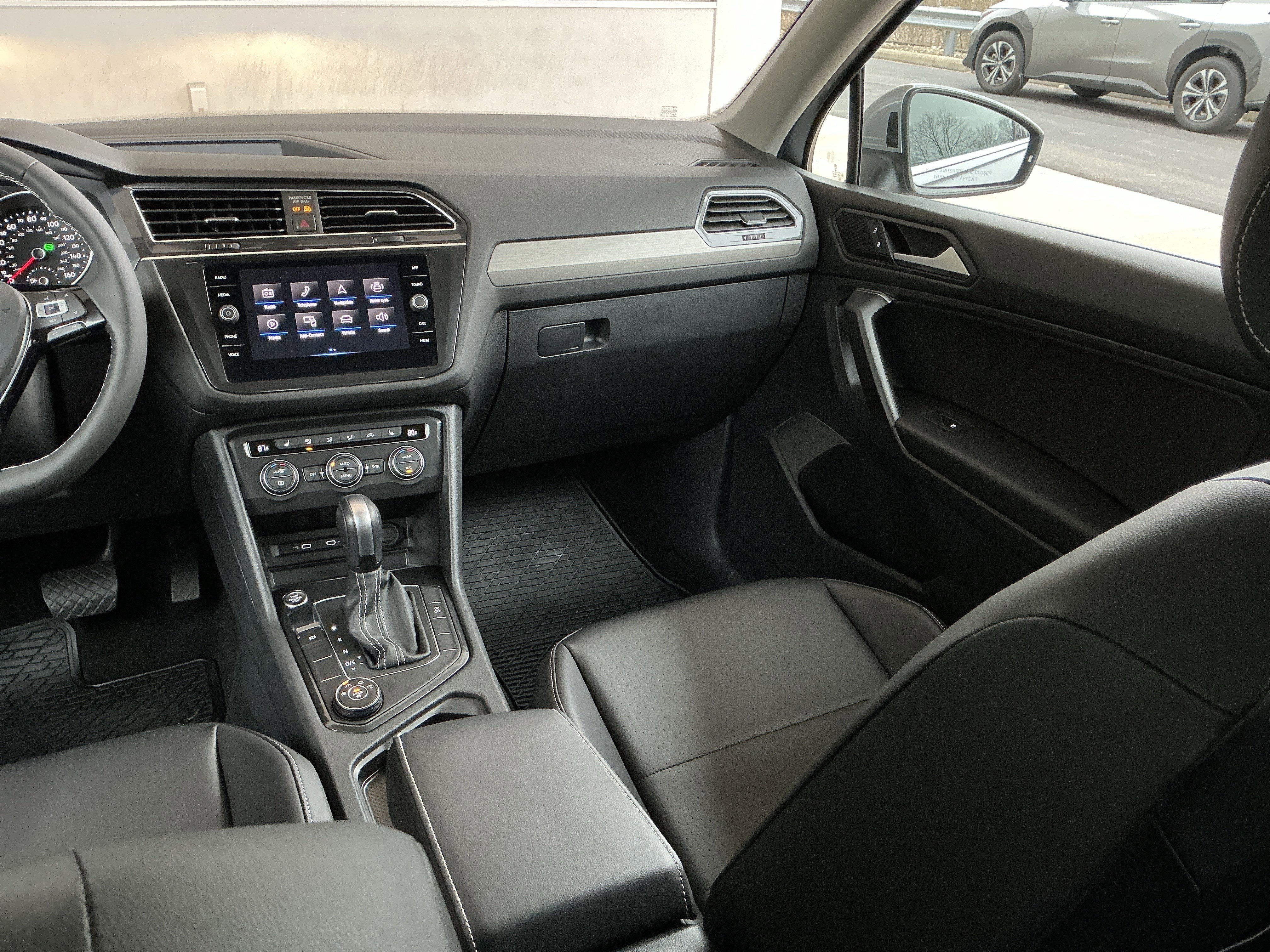 Used 2021 Volkswagen Tiguan SE w/ Panoramic Sunroof Package image 16