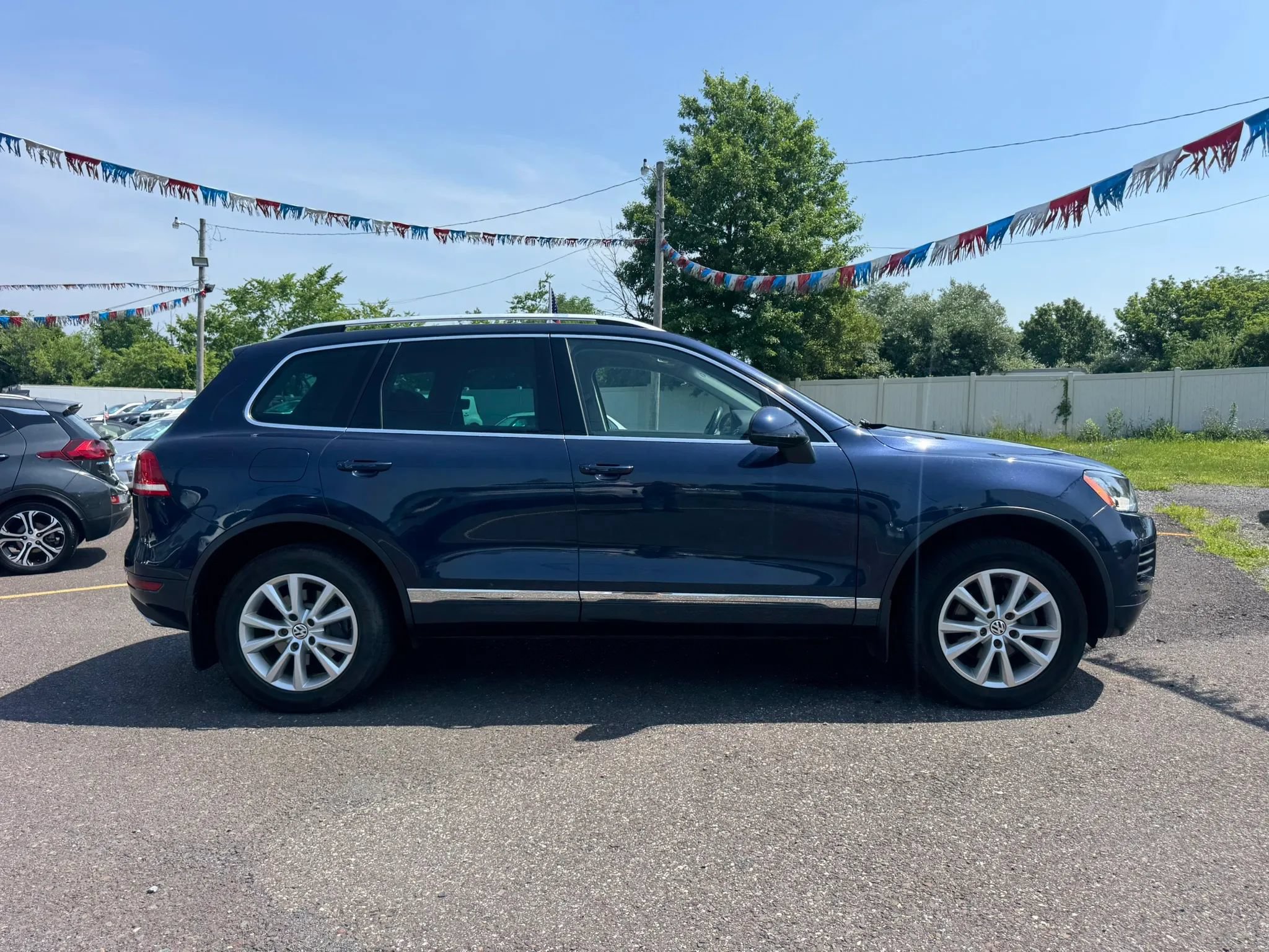 Used 2014 Volkswagen Touareg Sport AWD/4WD image 7