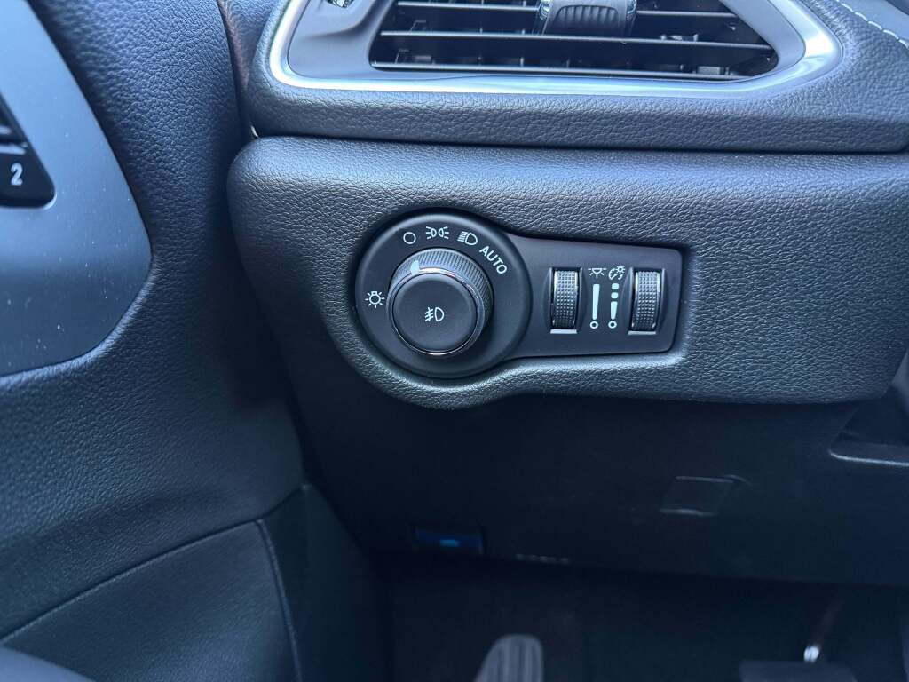 New 2026 Chrysler Pacifica Limited w/ S Appearance Package image 24