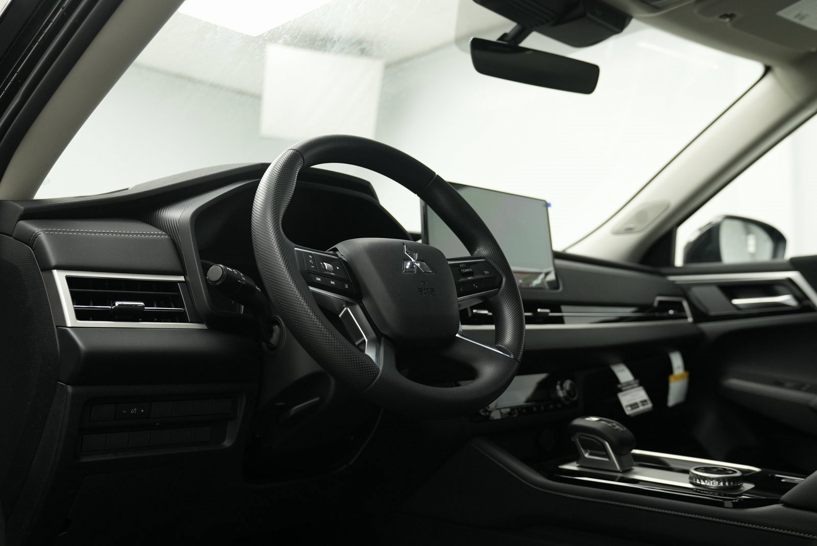 Used 2025 Mitsubishi Outlander ES image 17