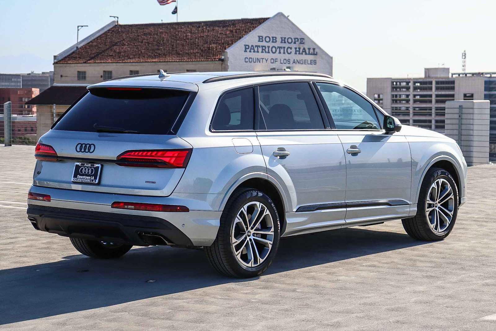 Used 2025 Audi Q7 2.0T Premium w/ Convenience Plus Package image 4