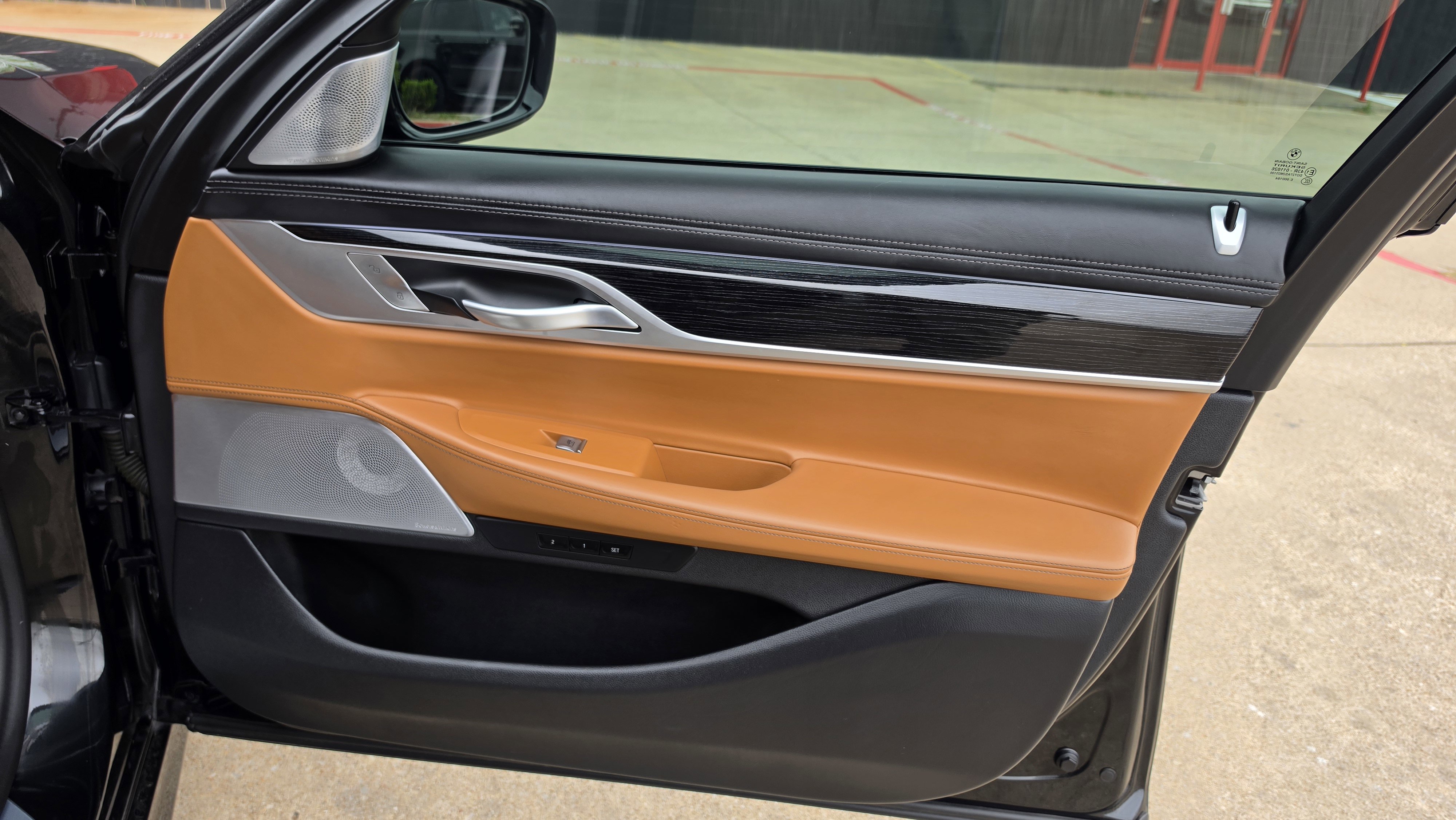 Used 2021 BMW 740i w/ M Sport Package image 33