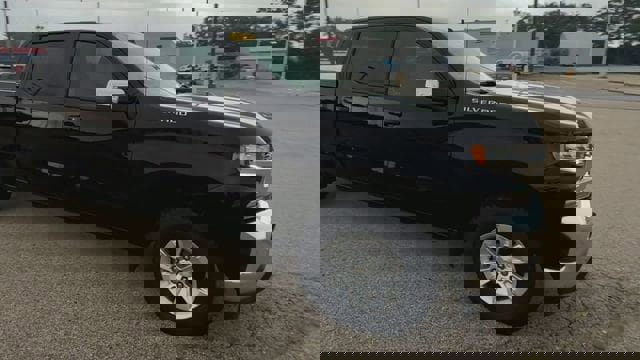 Used 2021 Chevrolet Silverado 1500 LT w/ Safety Package II image 2