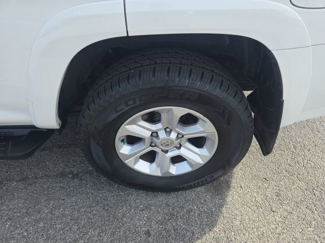 Used 2022 Toyota 4Runner SR5 Premium w/ Moonroof Package RWD image 36