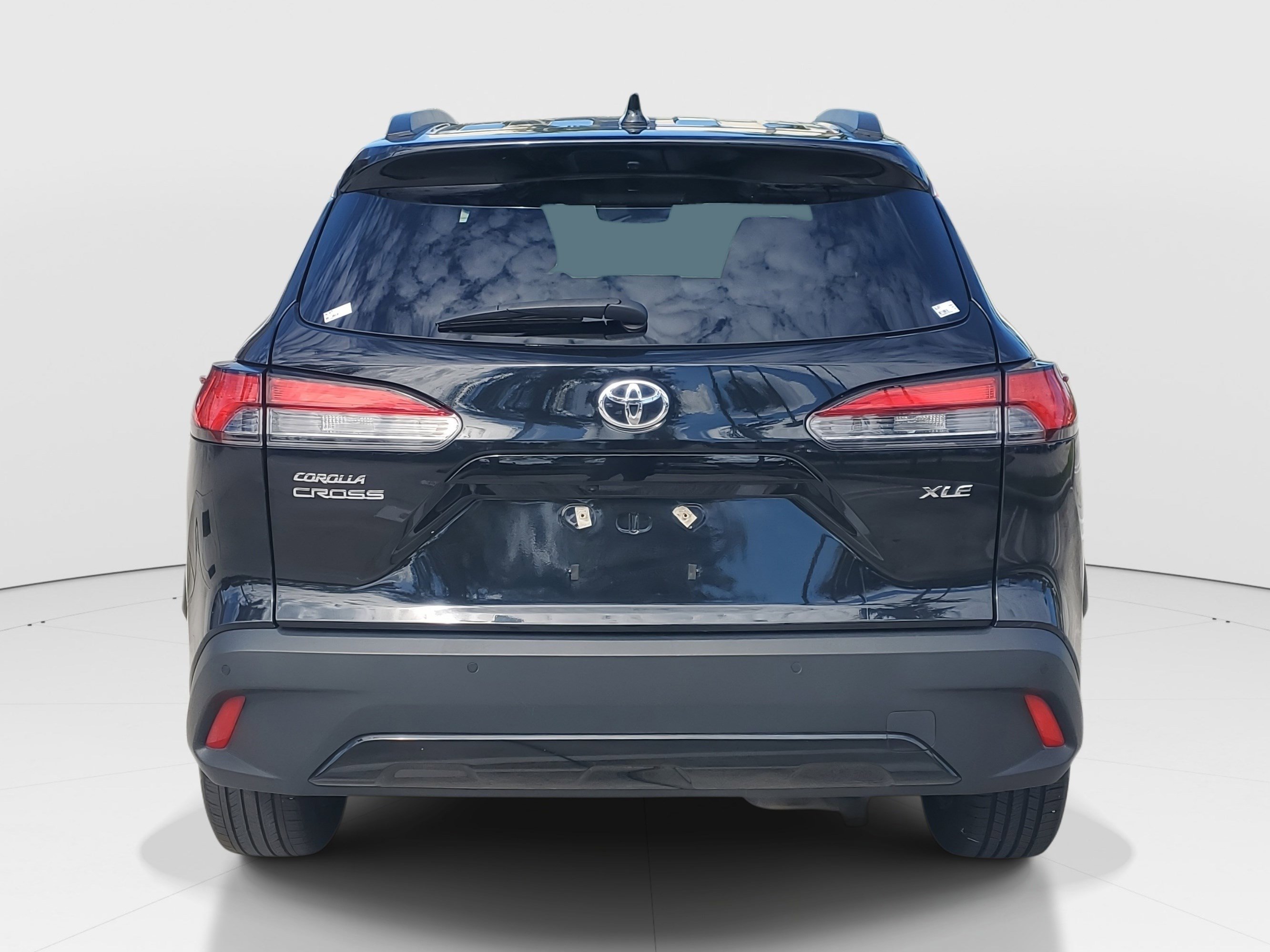 Used 2024 Toyota Corolla Cross XLE image 4