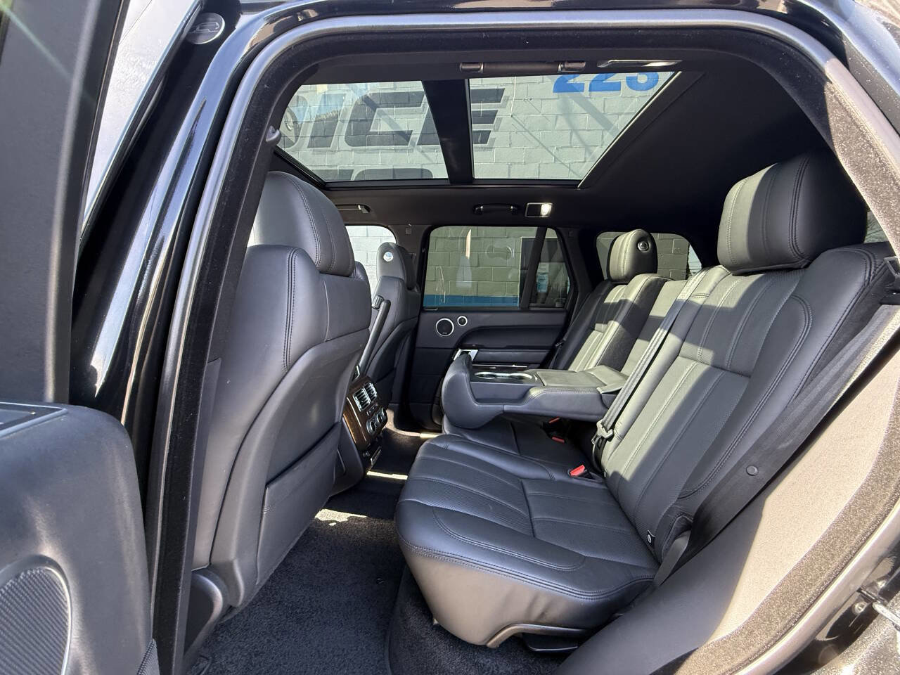 Used 2016 Land Rover Range Rover Supercharged image 15