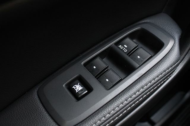 Used 2023 Ford Ranger Lariat w/ Tremor Off-Road Package image 7