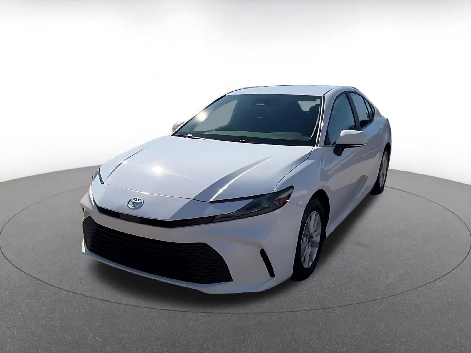 Used 2025 Toyota Camry LE image 7