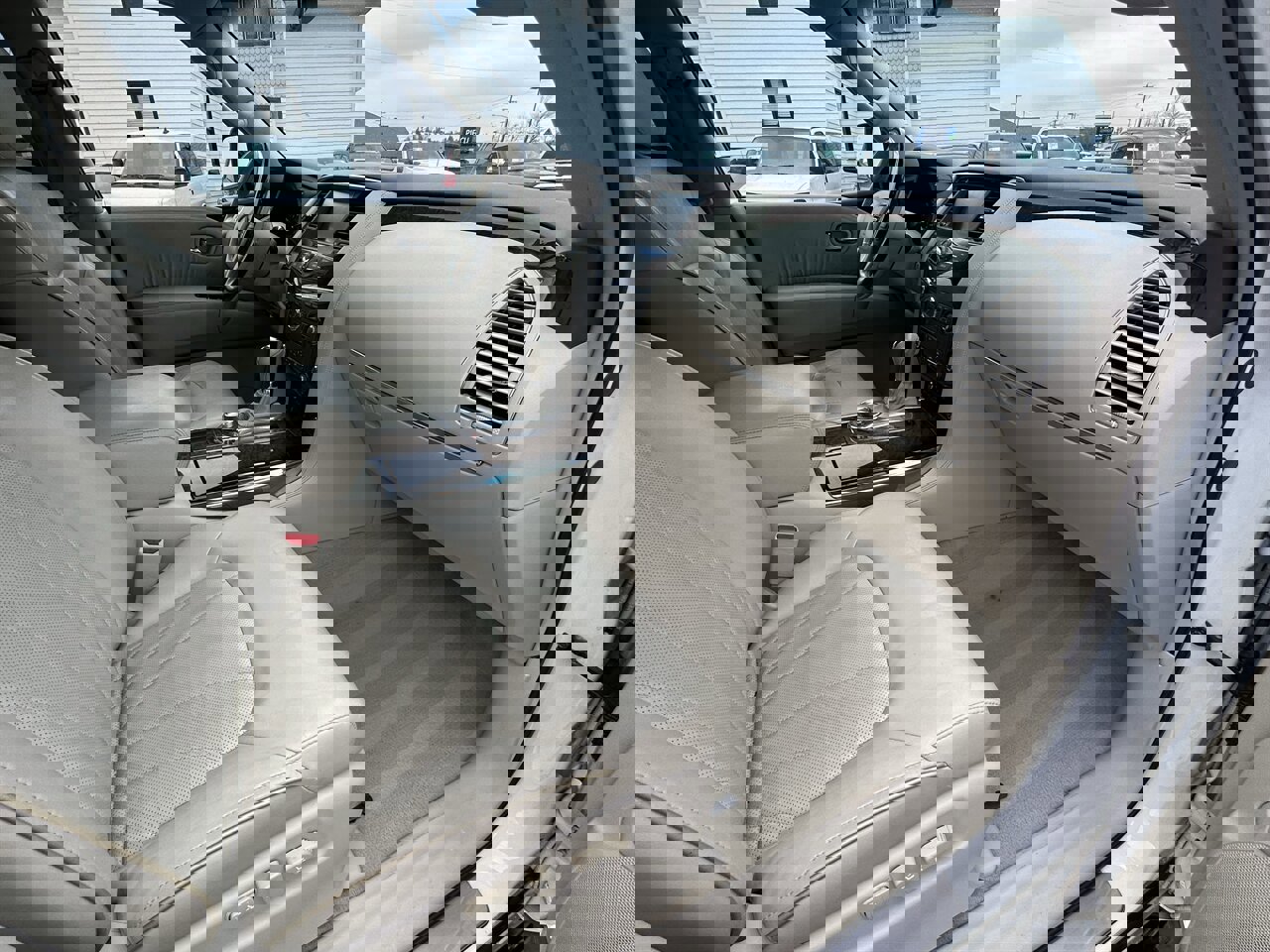 Used 2014 INFINITI QX80 4WD w/ Deluxe Touring Package image 7